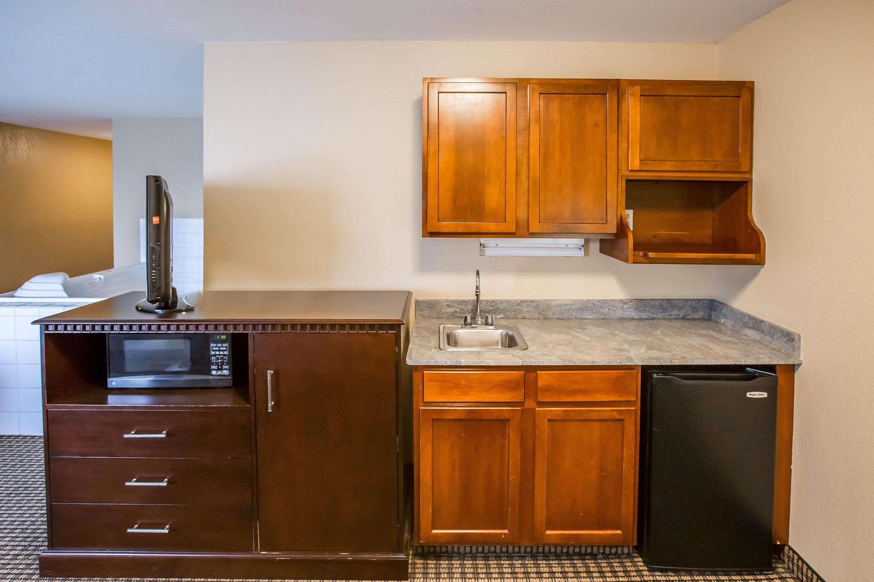 Econo Lodge Inn & Suites Monroe Luaran gambar