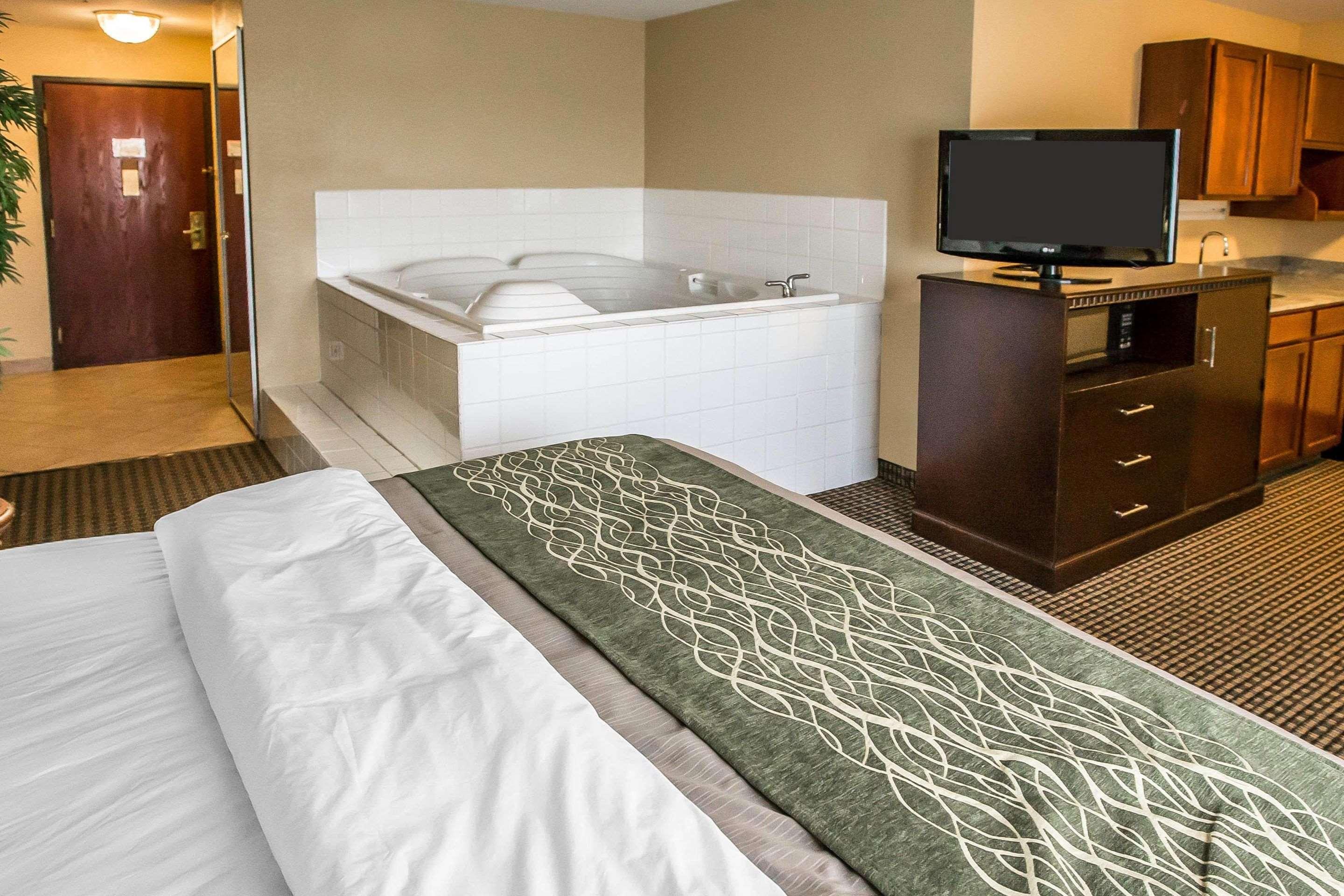 Econo Lodge Inn & Suites Monroe Luaran gambar
