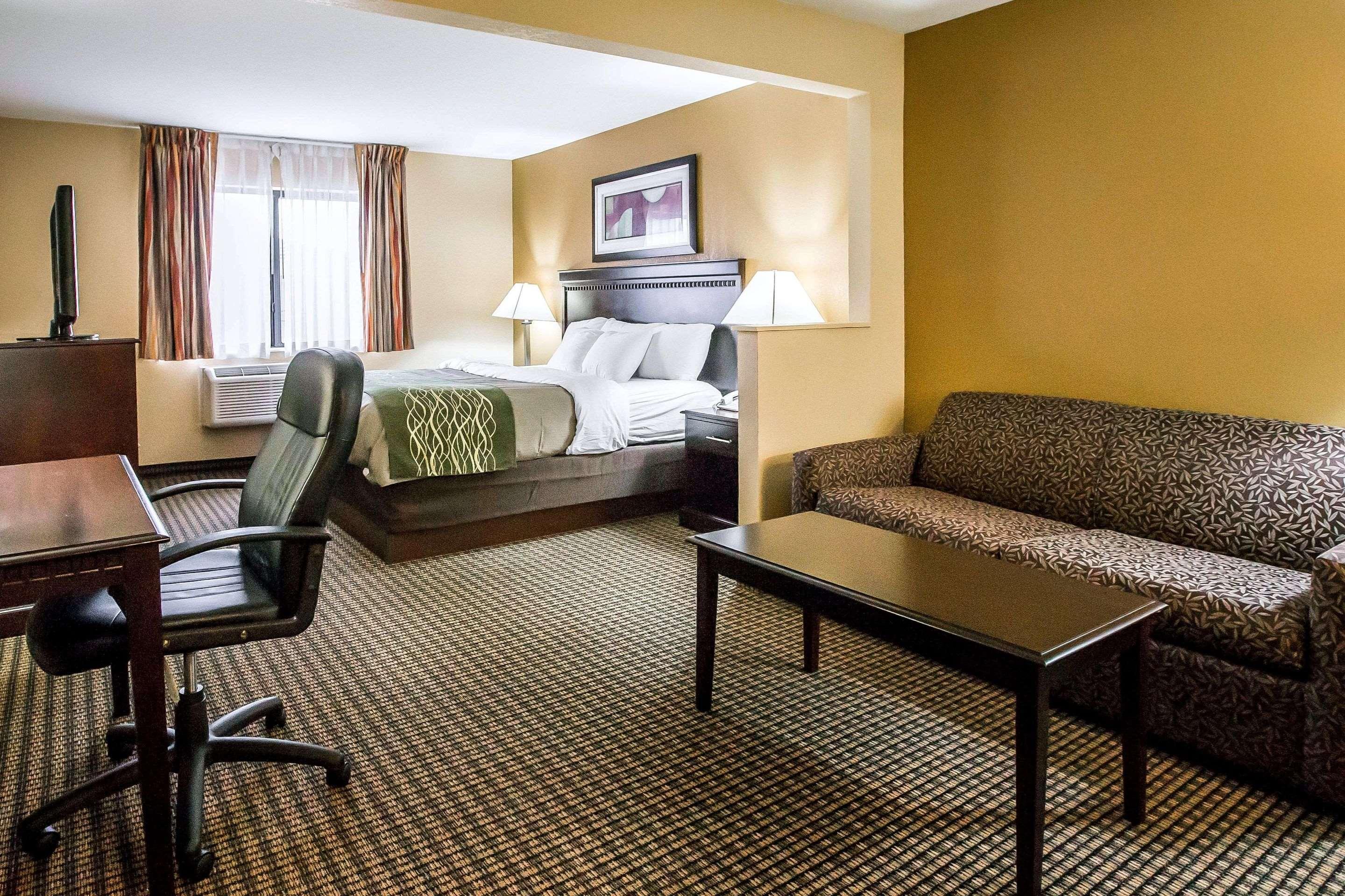 Econo Lodge Inn & Suites Monroe Luaran gambar