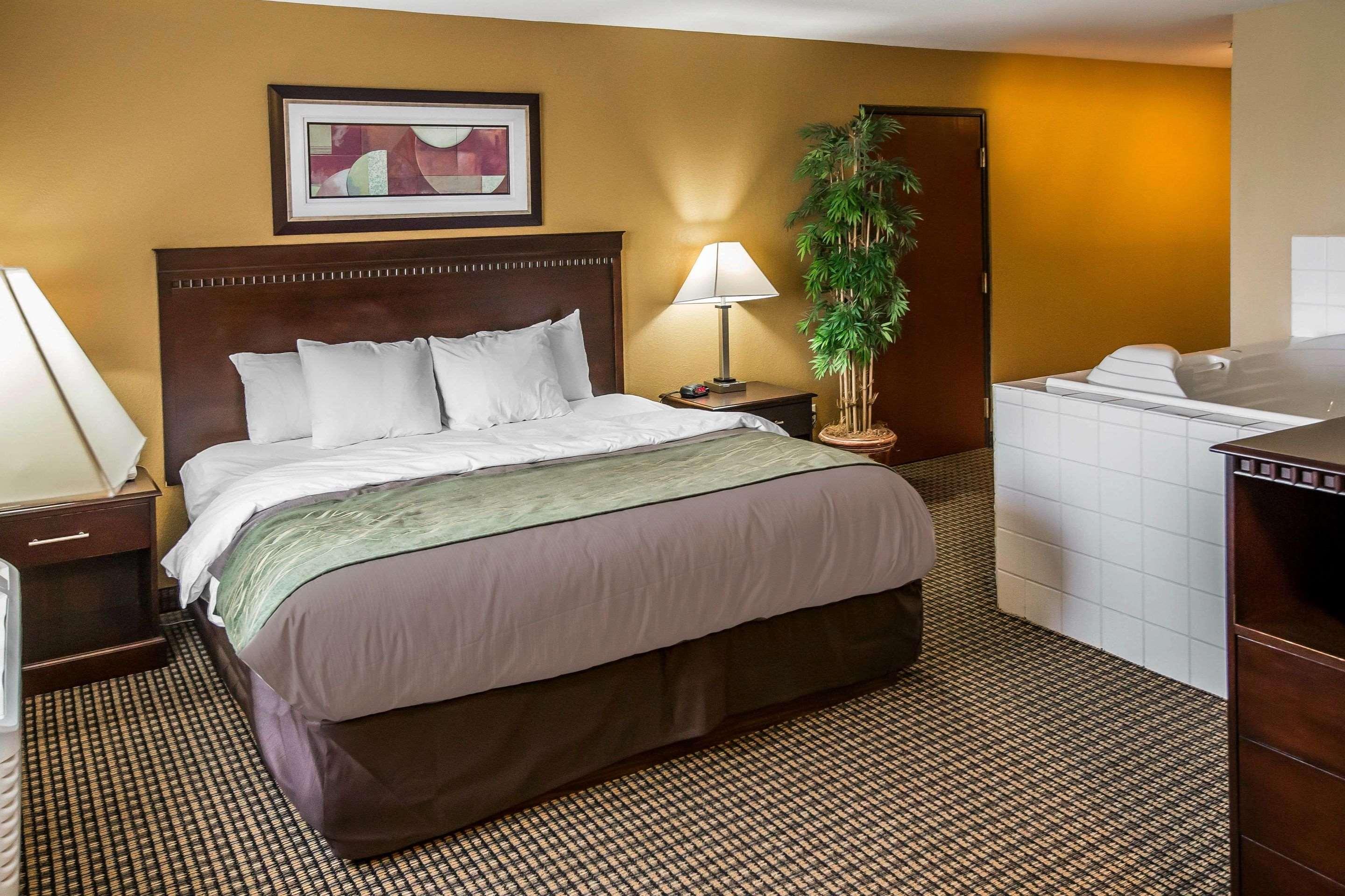 Econo Lodge Inn & Suites Monroe Luaran gambar