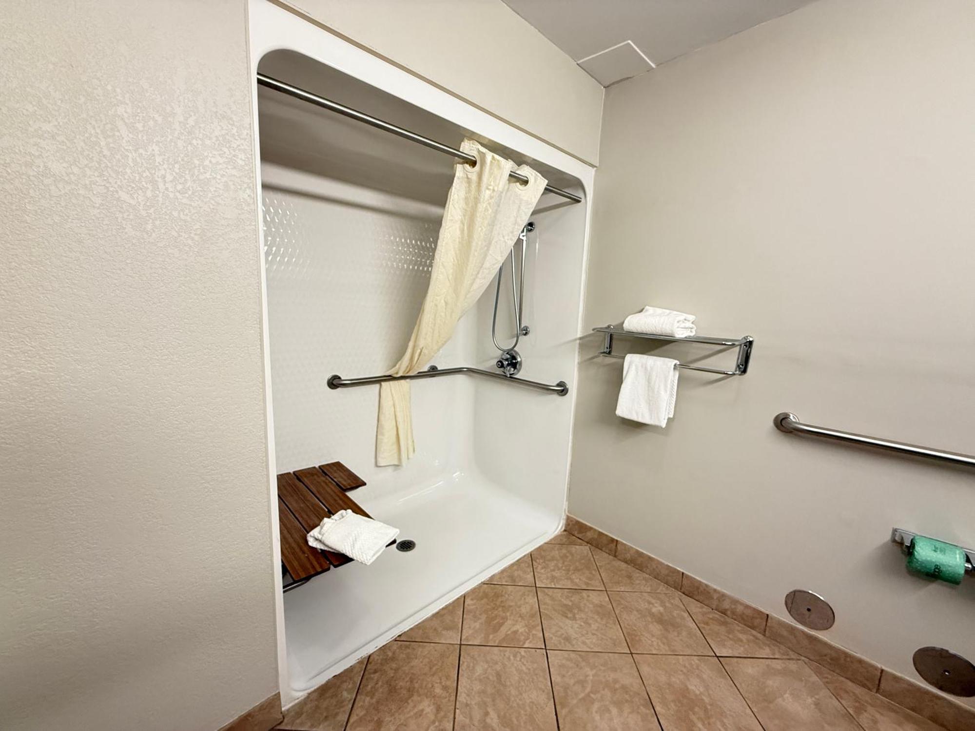 Econo Lodge Inn & Suites Monroe Luaran gambar
