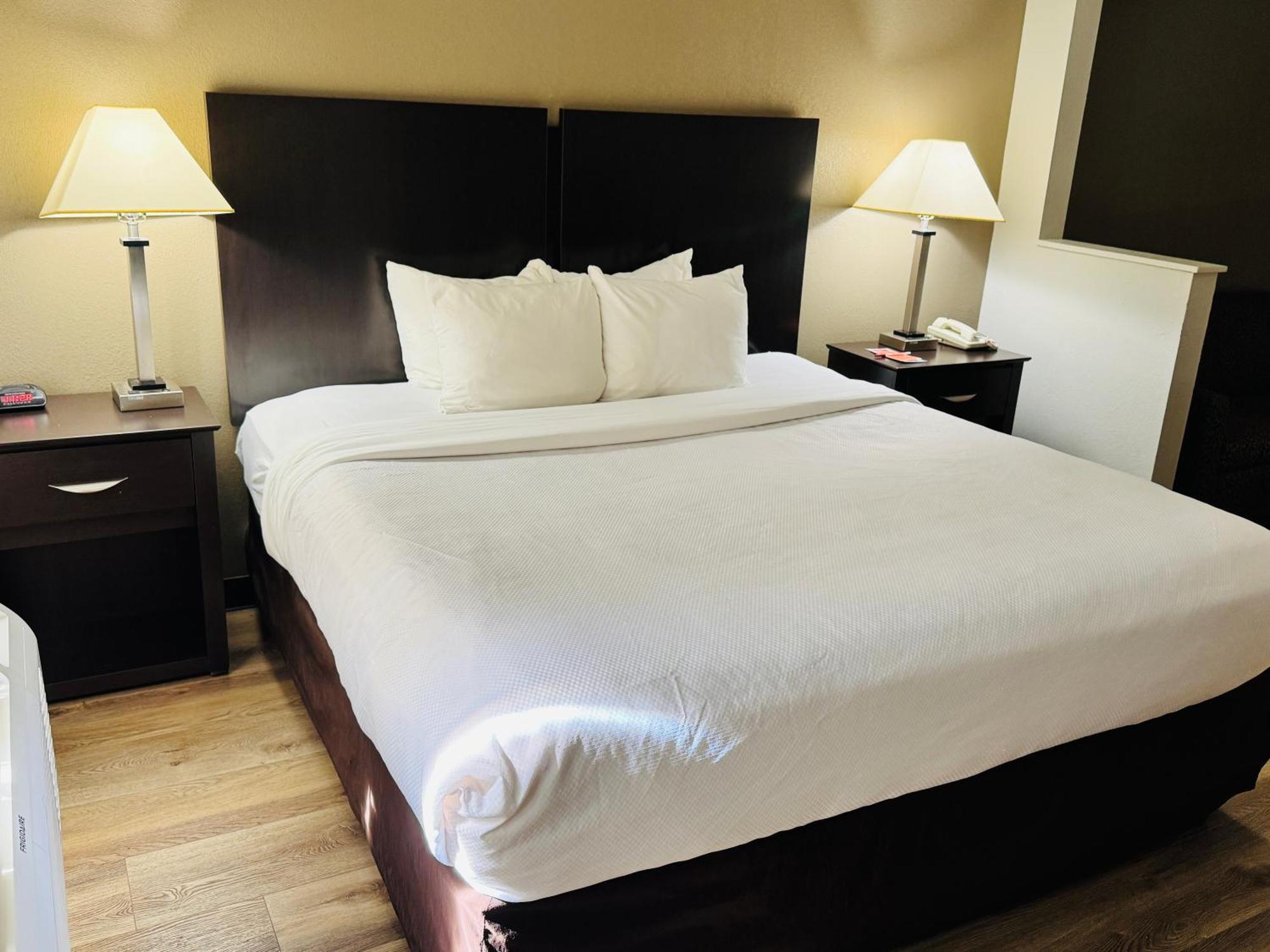 Econo Lodge Inn & Suites Monroe Luaran gambar