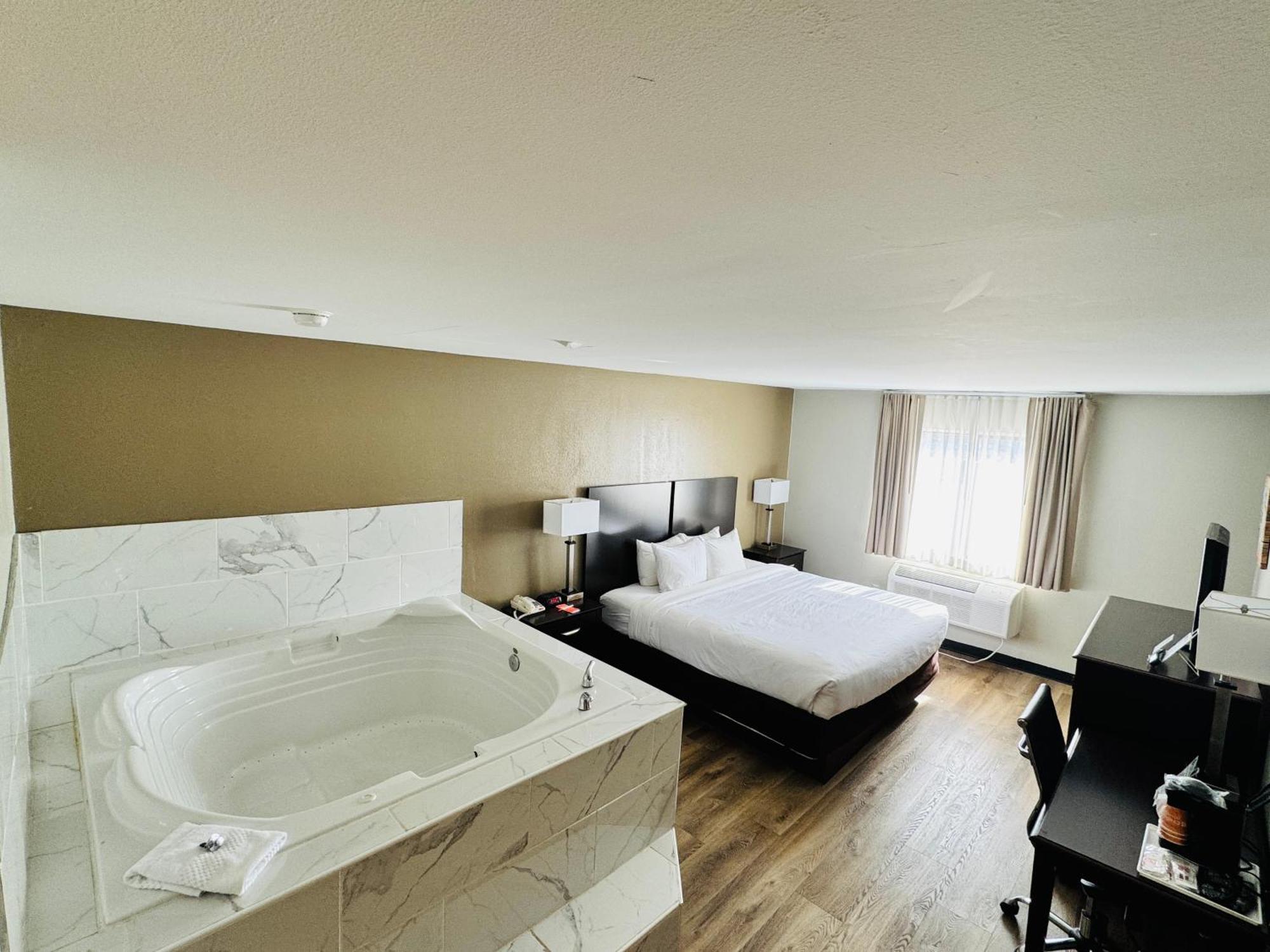 Econo Lodge Inn & Suites Monroe Luaran gambar