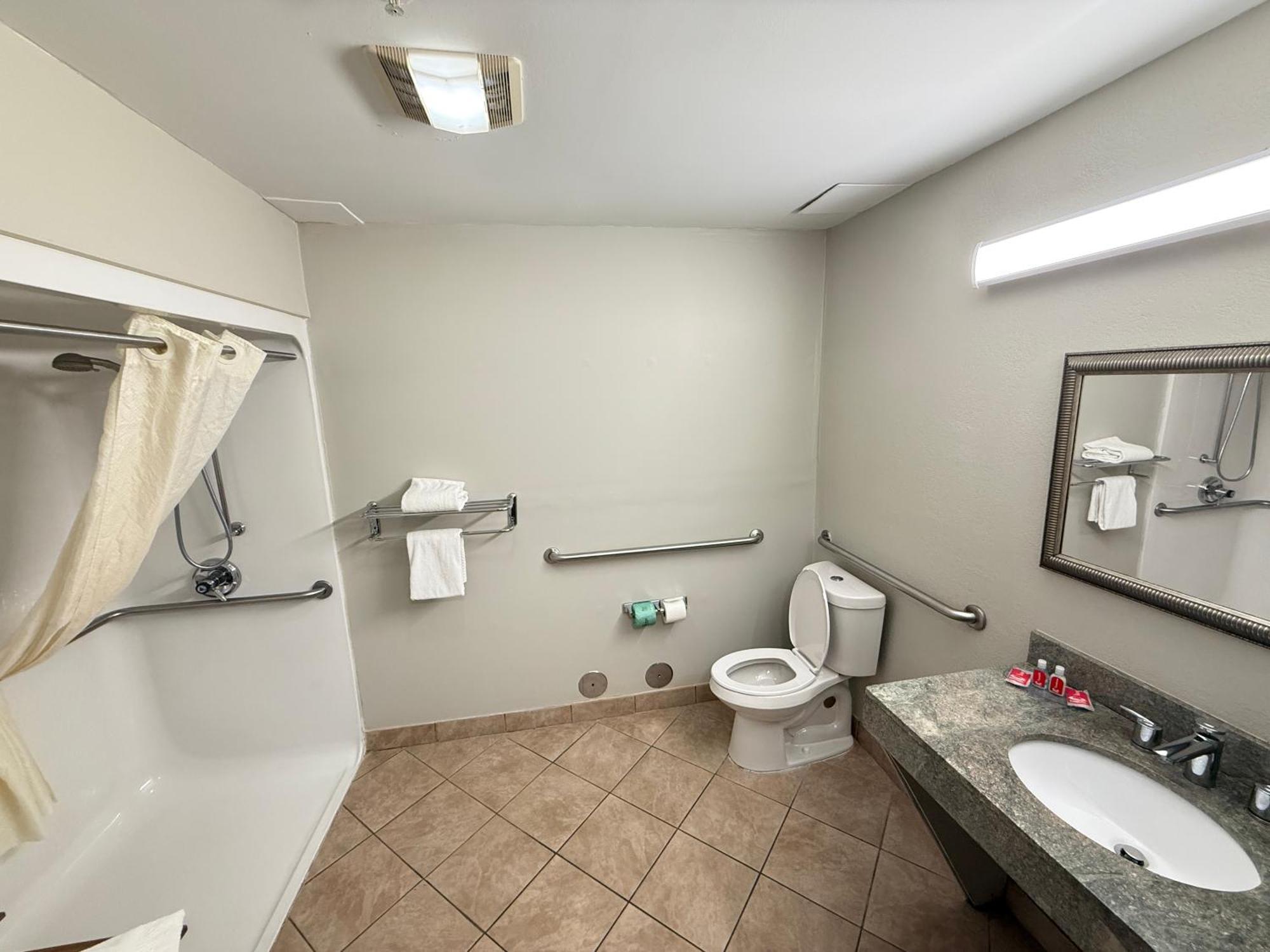 Econo Lodge Inn & Suites Monroe Luaran gambar